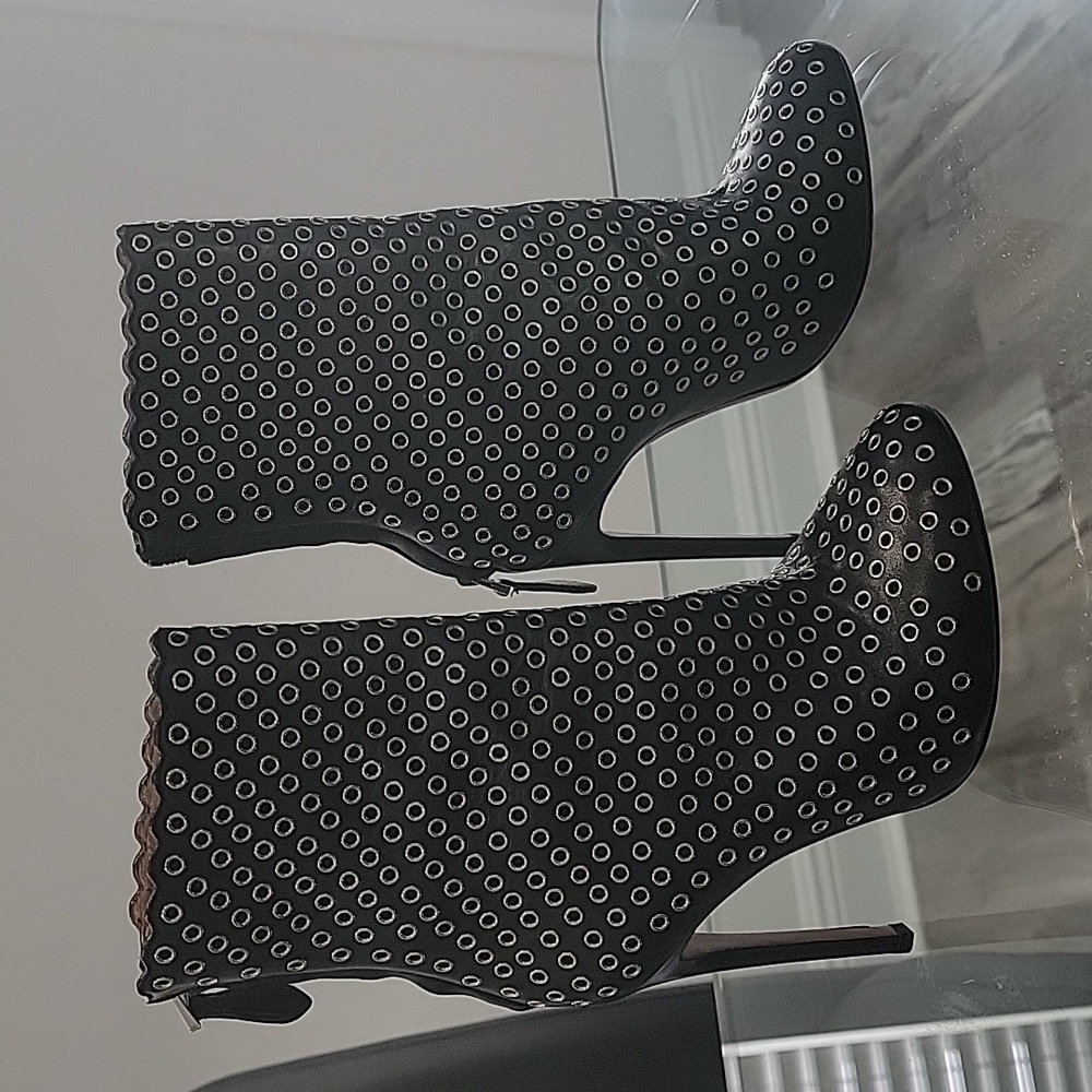 Designed shoes ALAIA size 36